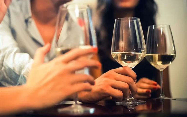 Motion to ban alcohol at Malaysian Bar events rejected