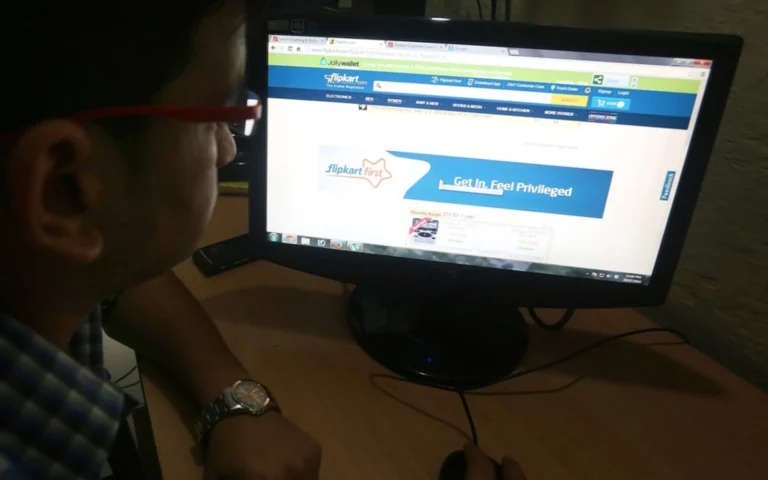 India queries Apple, Xiaomi in e-commerce probe of Amazon, Flipkart