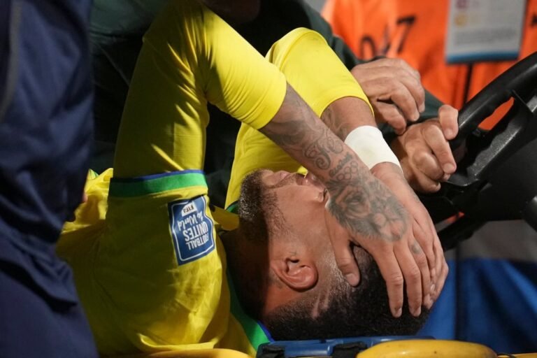 Neymar returns from injury, Santos future unclear
