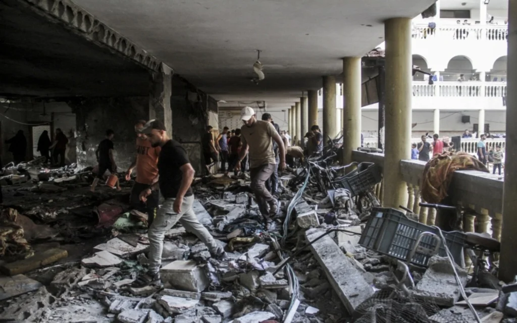 Israel steps up Gaza bombardment ahead of White House talks on ceasefire