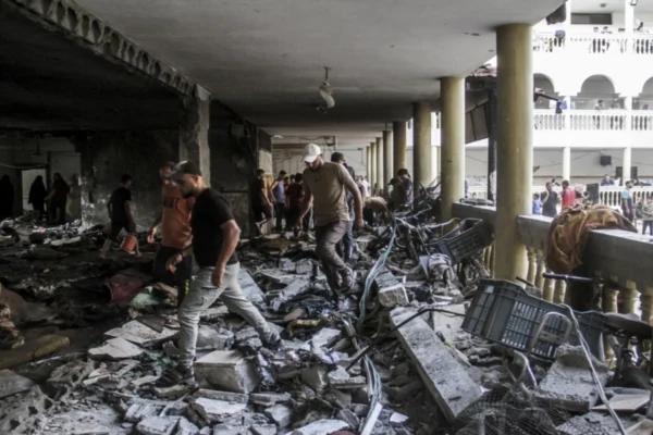 Israel steps up Gaza bombardment ahead of White House talks on ceasefire