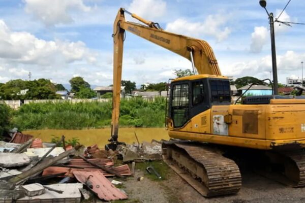 Over 200 illegal jetties along Sg Golok to be torn down in 2 months